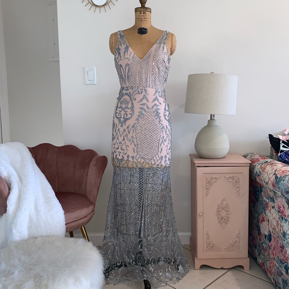 BEAUTIFUL FLOOR LENGTH NAKED GOWN